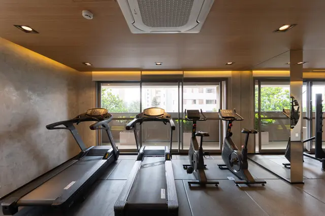 Academia - esteiras e bikes